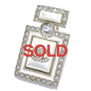 CHANEL - Gold White Hardware Fake Pearl Rhinestones Brooch 794-072525